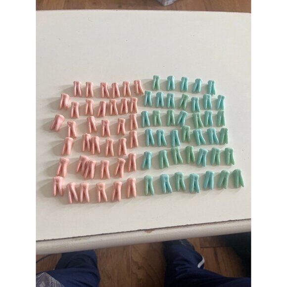 Blue and pink teeth - Picture 1 of 3